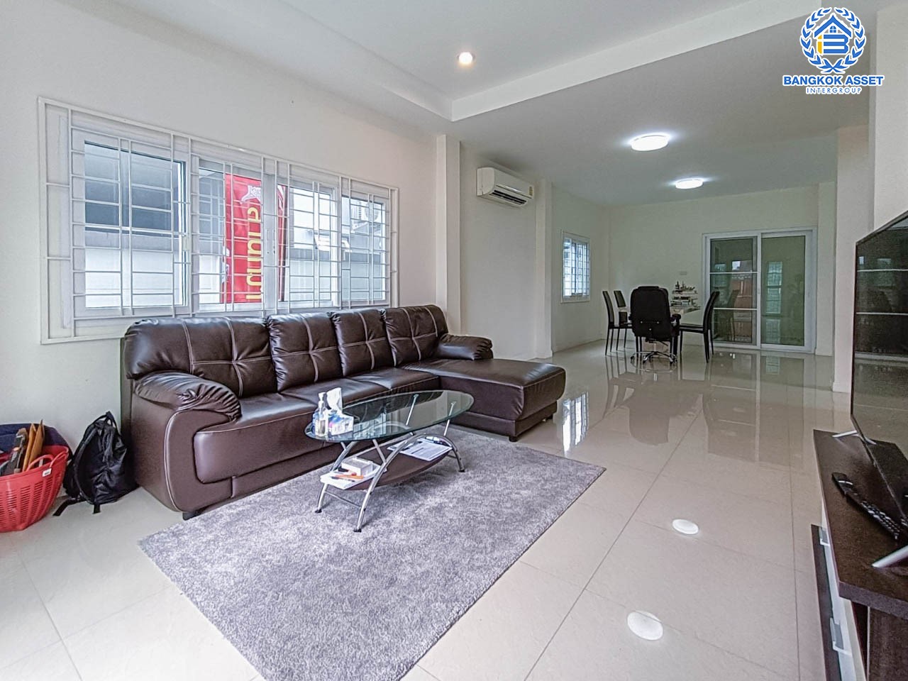 *****บ้านเดี่ยวมือสองย่านนนทบุรี ม.บ้านกาสะลอง กาญจนาภิเษก บ้านมือ1 ไม่เคยเข้าอยู่ เนื้อที่กว้างขวางมากถึง 66 ตร.ว. ฟังก์ชัน 4 ห้องนอน 3 ห้องน้ำ ที่จอดรถ 2 คัน แถมฟรี! เครื่องปรับอากาศ 1 เครื่อง มีพื้นที่รอบบ้าน ภายในตกแต่งสวย ตั้งบนทำเลแห่งการเดินทาง ใกล้รถไฟฟ้าสายสีม่วง "สถานีตลาดบางใหญ่"